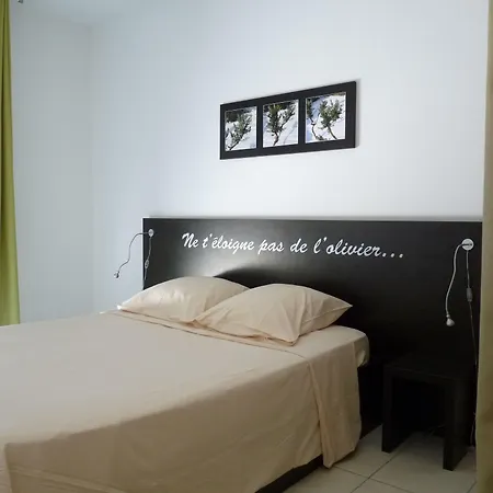 La Du Chateau De Jouarres Lägenhetshotell