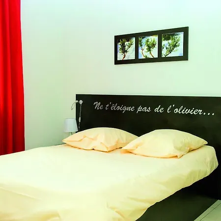 La Résidence Du Château De Jouarres Apartahotel 3*